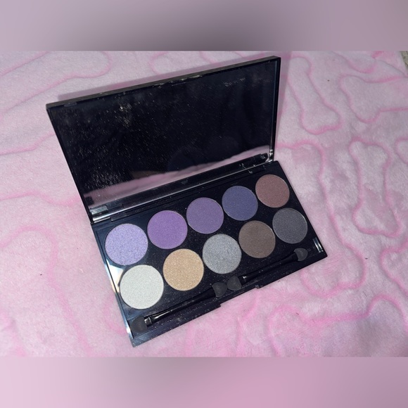 Eyeshadow Palette - Picture 1 of 2